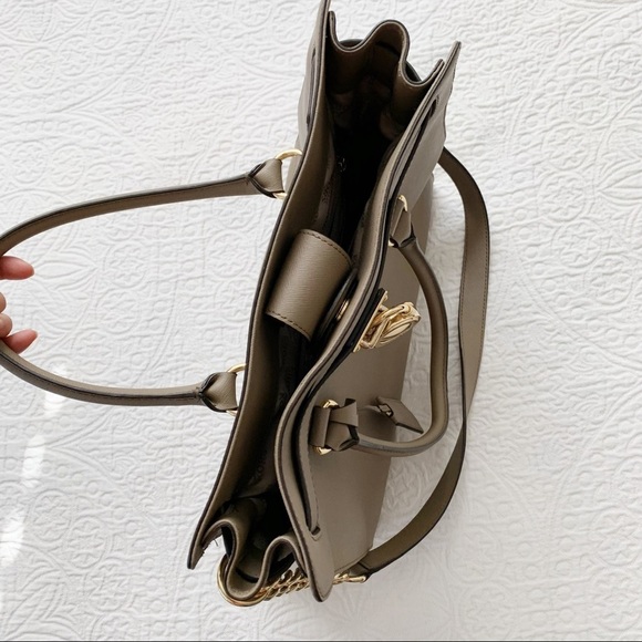 Michael Kors Large Hamilton Saffiano‎ Tote - Picture 9 of 16